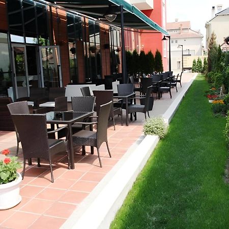 Hotel Nartel Pristina Restaurant bilde